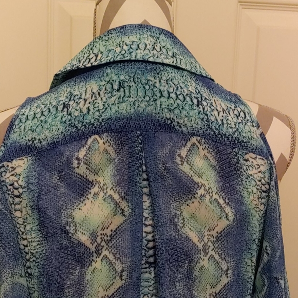 💚5/$25💚I-N-C size Small blouse w/rhinestone buttons - Picture 7 of 10